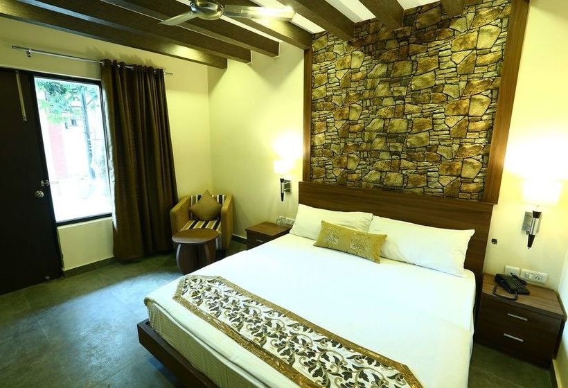 فندق Safari Park Resort