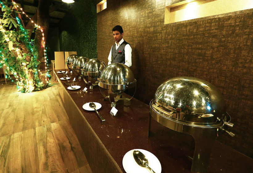 فندق Safari Park Resort