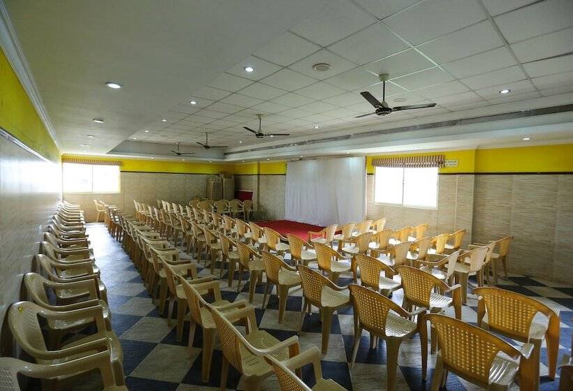 هتل Season 4 Residences   Teynampet Near Apollo Hospital ,balaji Dental, Us Consulate