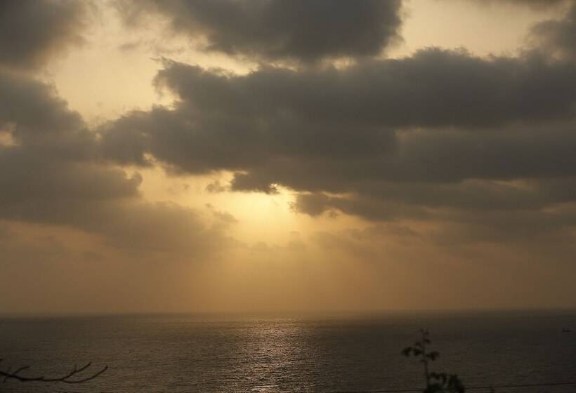 فندق Abhishek Beach Resort & Spa