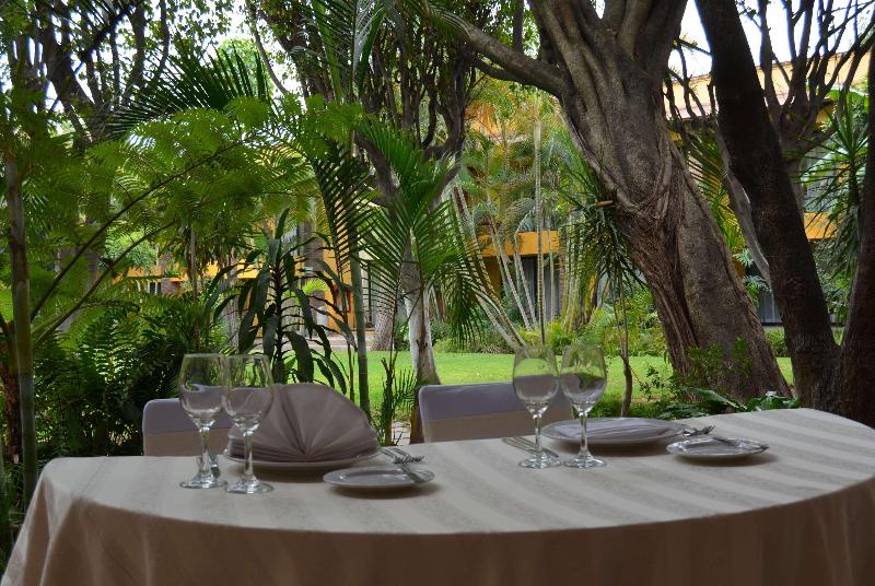 בית מלון כפרי Wyndham Garden Guadalajara Expo Plaza Del Sol