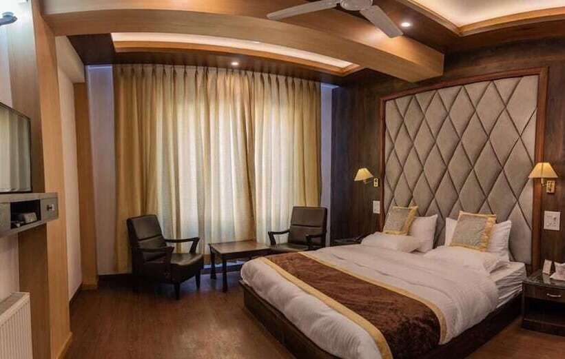 فندق Zojila Residency
