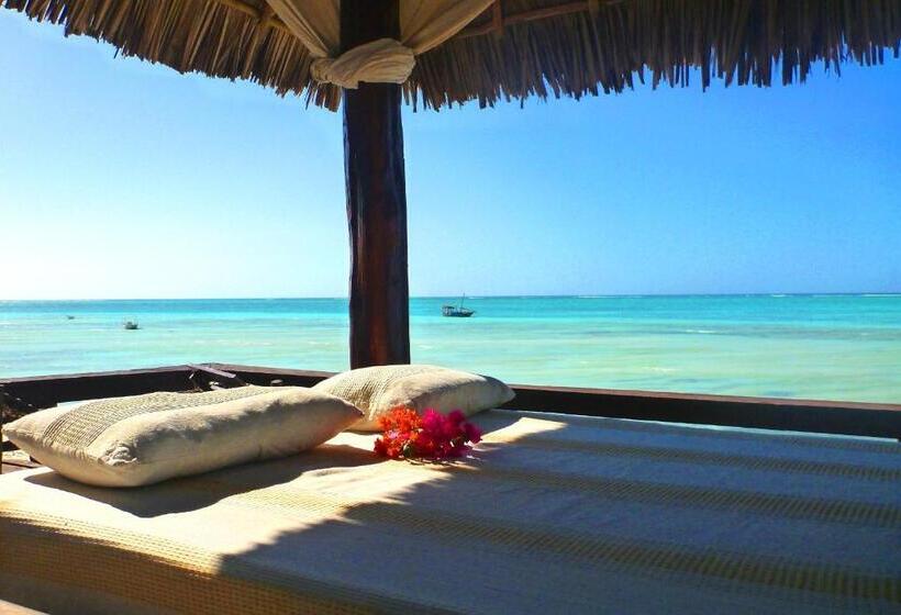 منتجع Mnarani Beach Cottages