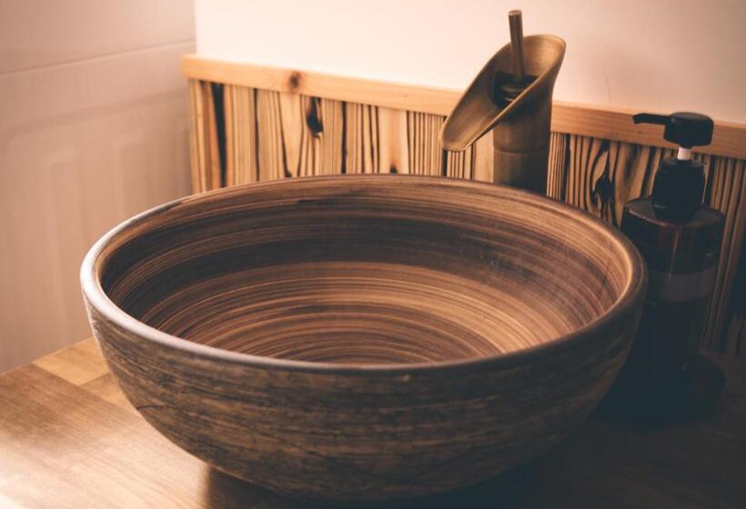 فندق صغير Next Chapter   Guesthouse   Kito