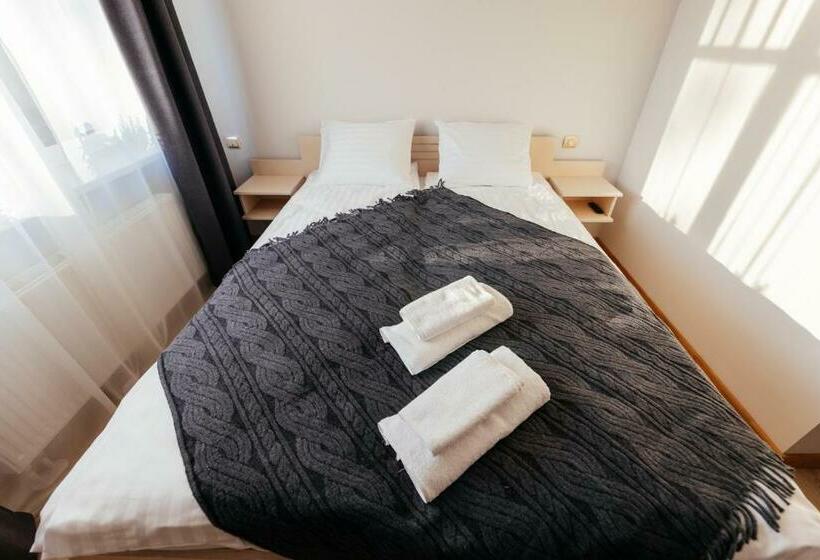 تختخواب و صبحانه čill Easy Hotel With Self Check In