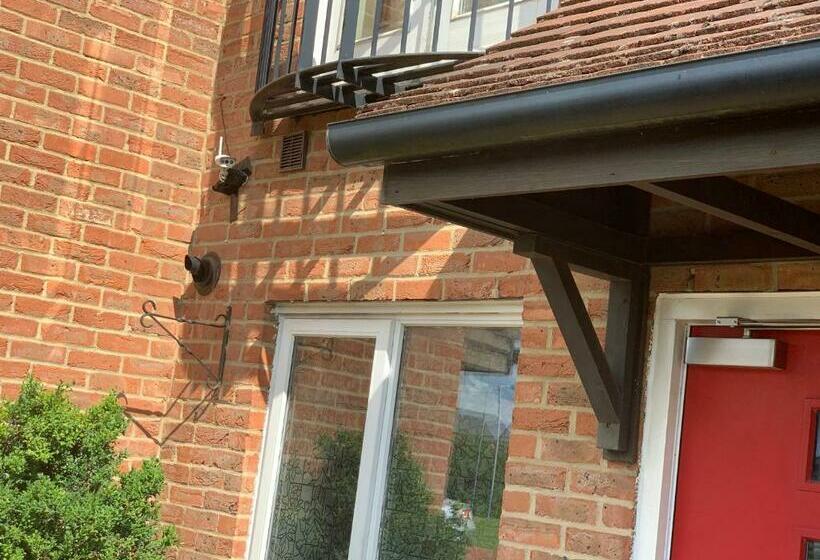 Bed and Breakfast Private Rooms In A Cheerful 4 Bedroom Town House