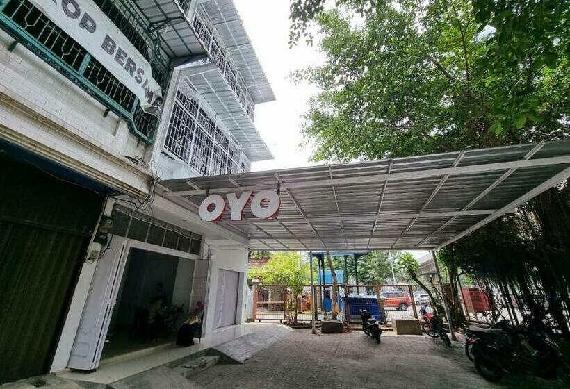 Отель Ada Guest House Medan Redpartner