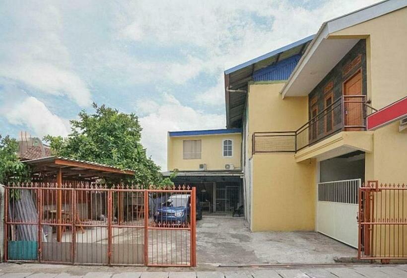 호텔 Reddoorz Syariah Near Suramadu