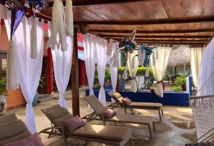 فندق Treasure By The Sea Resort   Happy Hill