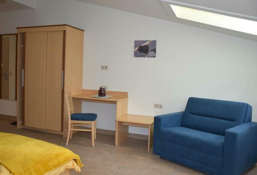 ペンション Atrium Gästezimmer Und Restaurant Hohenau An Der March