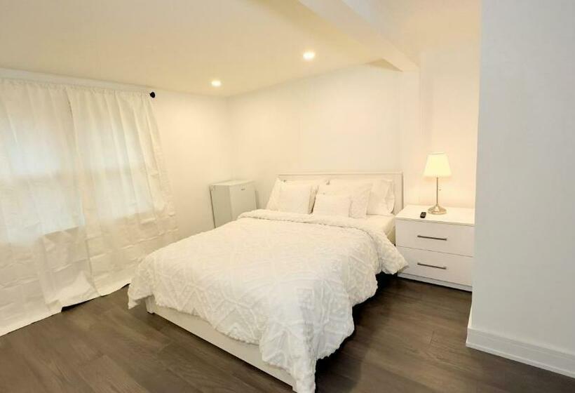 Bed and Breakfast Luxury 4 Br In Sharon, East Of Gwillimbury