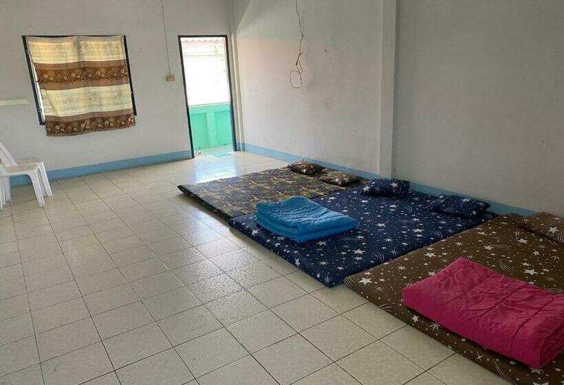 Отель Bangsaen Budget