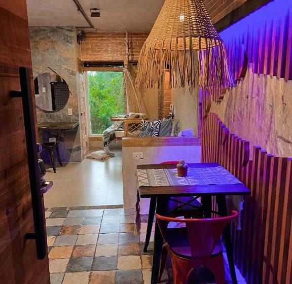 호텔 Blue Tulip 4mins From Mactan Airport