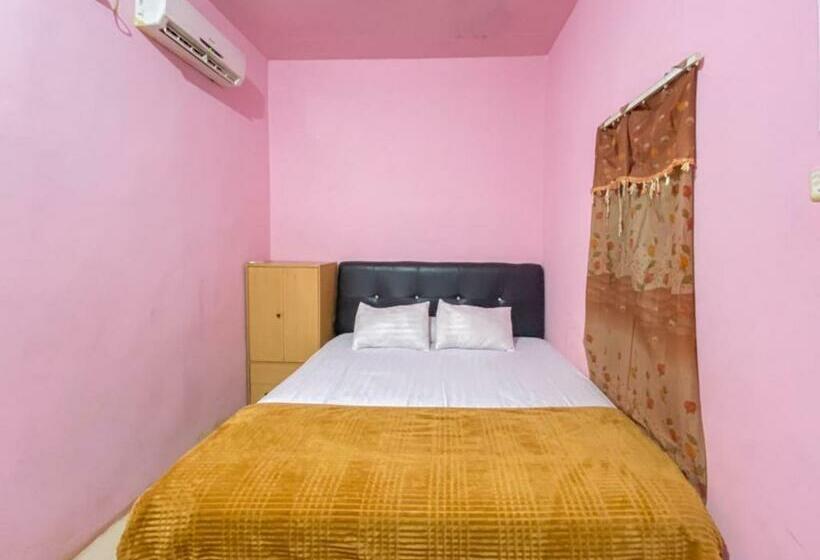 호텔 Homestay Punokawan Puncak Indah Kota Malili Mitra Reddoorz