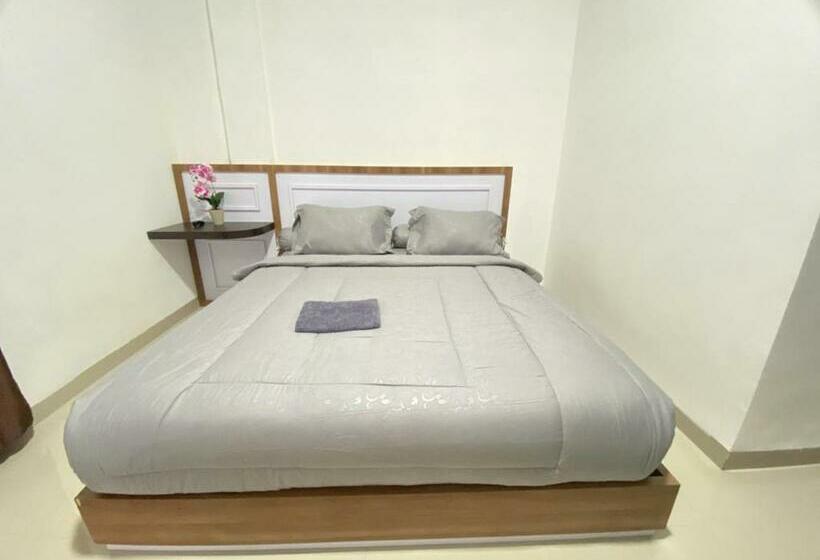 호텔 Mj Guest House Pusat Kota Malili Mitra Reddoorz