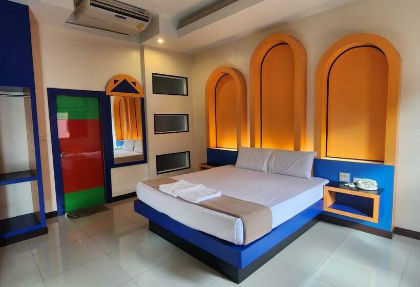 Мотель Hiend Sriracha Resort &
