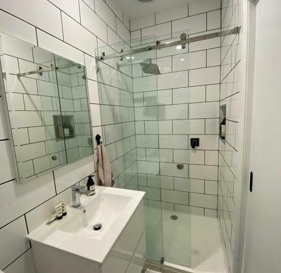 펜션 Beautiful Guesthouse In Monbulk