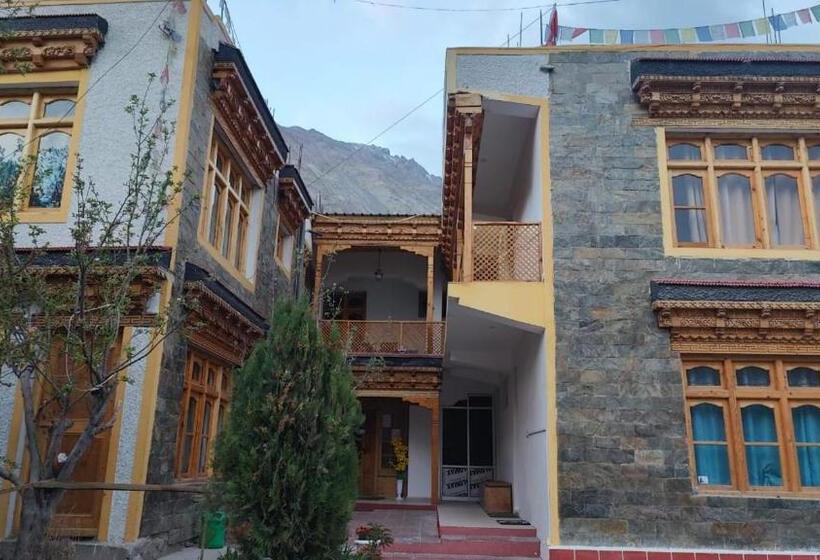 펜션 Himalayan Regal House