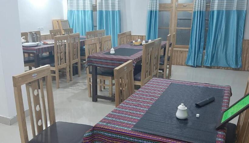 펜션 Himalayan Regal House