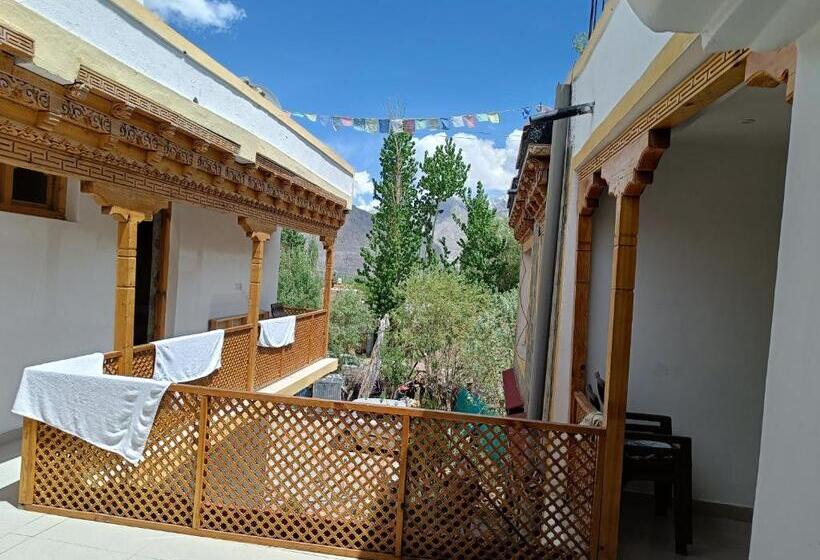 펜션 Himalayan Regal House