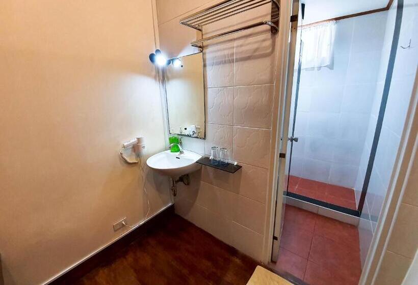 בית מלון כפרי Cocoloco Beach Resort