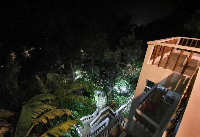 בית מלון כפרי Cocoloco Beach Resort