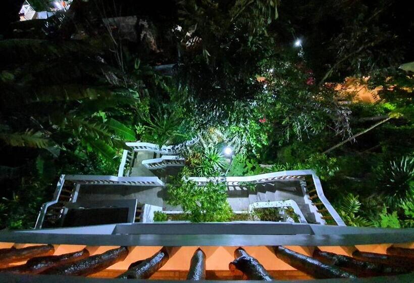 בית מלון כפרי Cocoloco Beach Resort