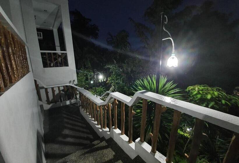 בית מלון כפרי Cocoloco Beach Resort