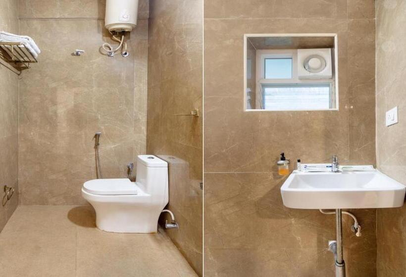 Hotel Treebo Ngh Transit