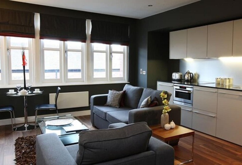 هتل The Chambers   Park Place   Apartments