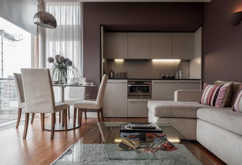 هتل The Chambers   Park Place   Apartments