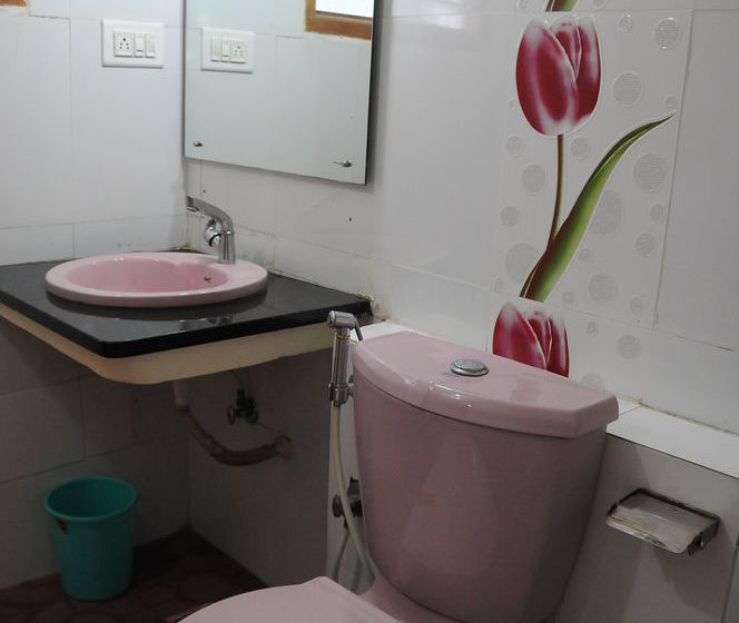 پانسیون Lloyds Serviced Apartments, Near Music Academy