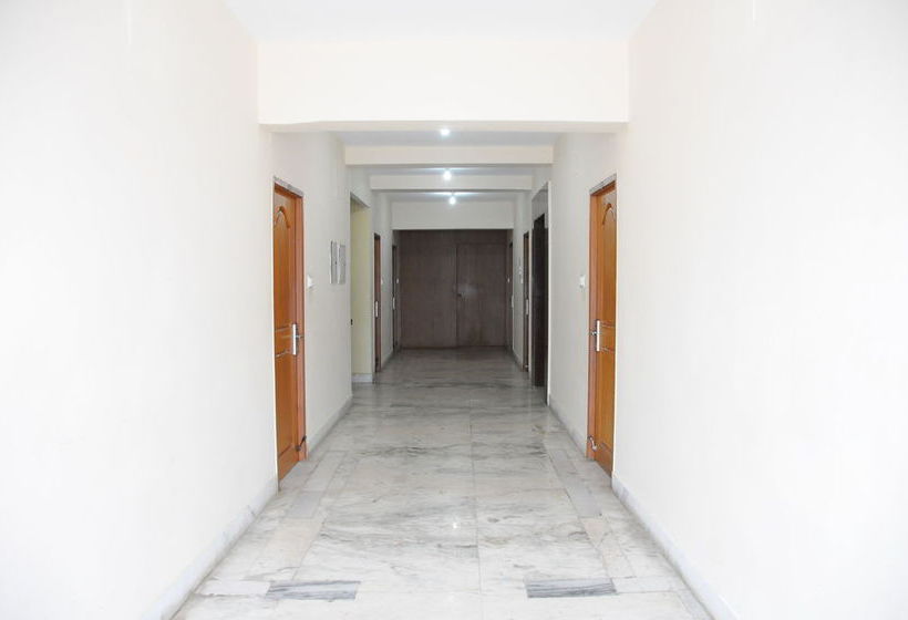 پانسیون Lloyds Serviced Apartments, Near Music Academy