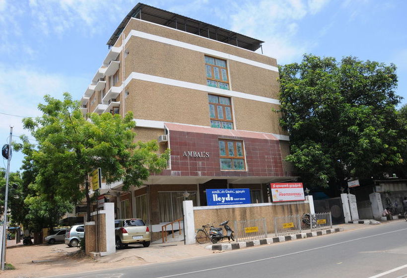 پانسیون Lloyds Serviced Apartments, Near Music Academy