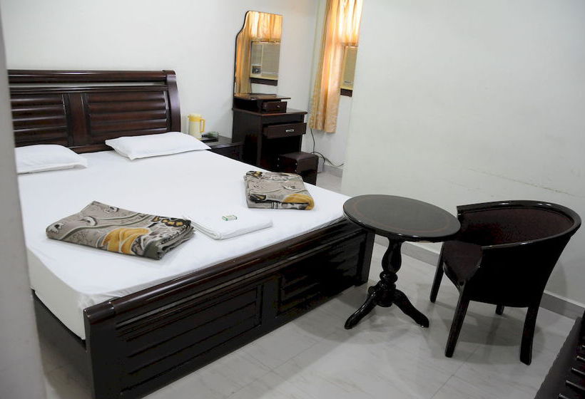 پانسیون Lloyds Serviced Apartments, Near Music Academy