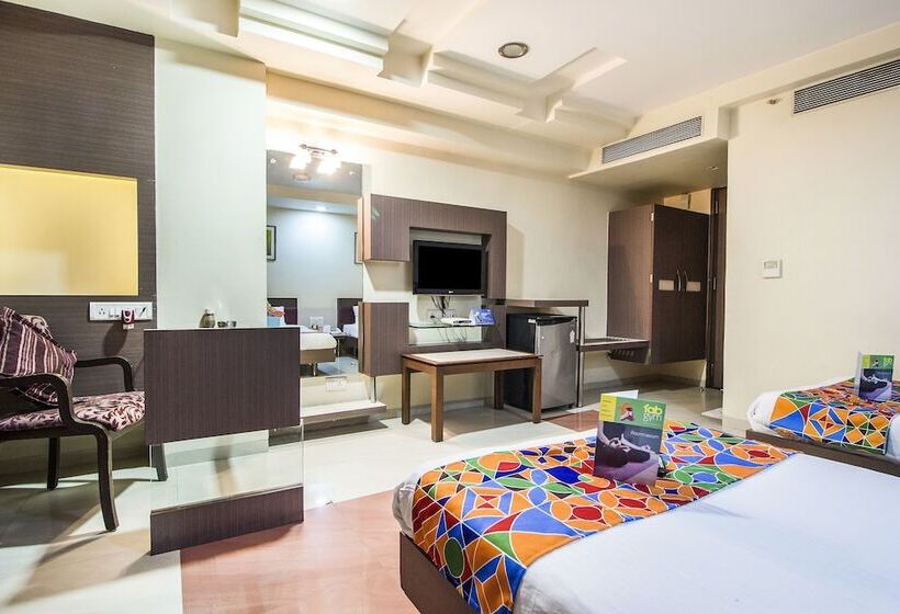 리조트 Fabhotel Amrit Residency