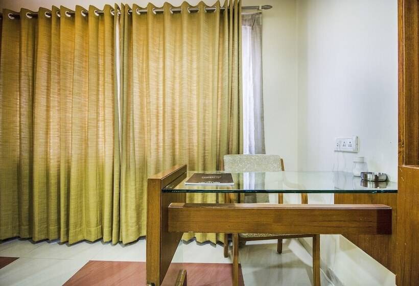 리조트 Fabhotel Amrit Residency