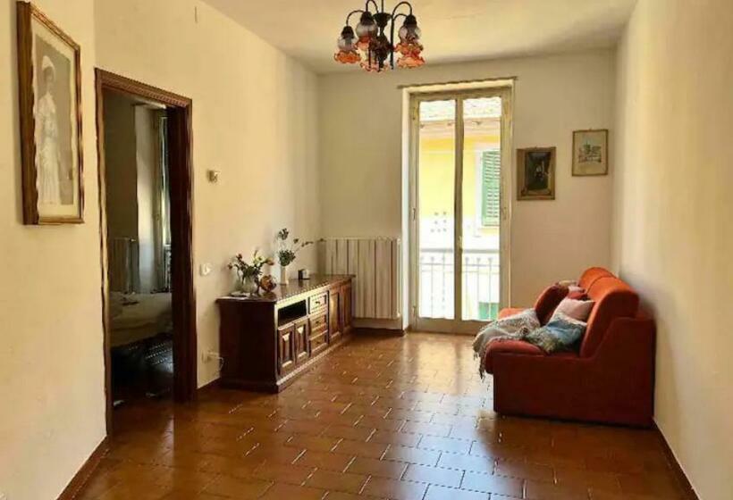 تختخواب و صبحانه Cheerful Room, Sharing Kitchen In A Cosy Family Art House, Ideal For One Person Or Couple