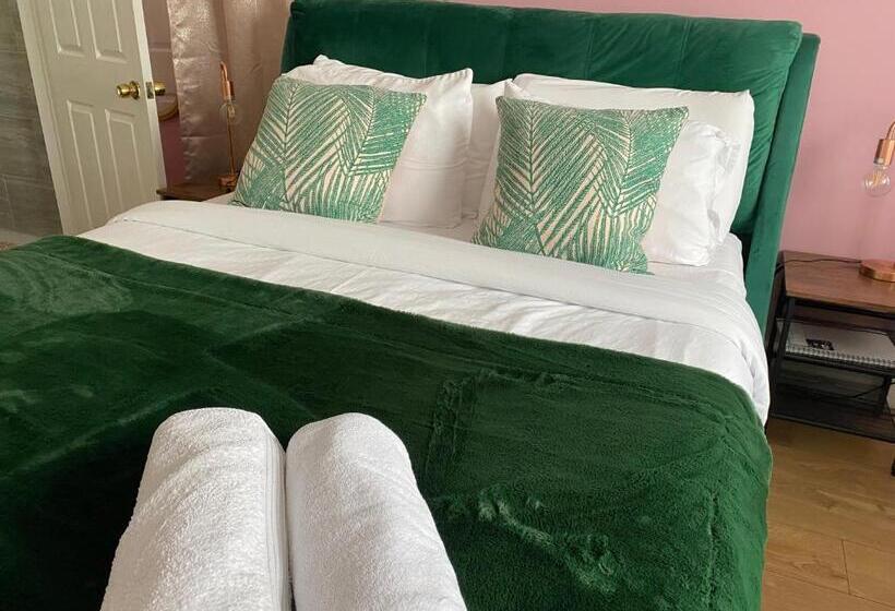 مبيت وإفطار The Lily Pad Self Contained, Private Entrance And Free Parking