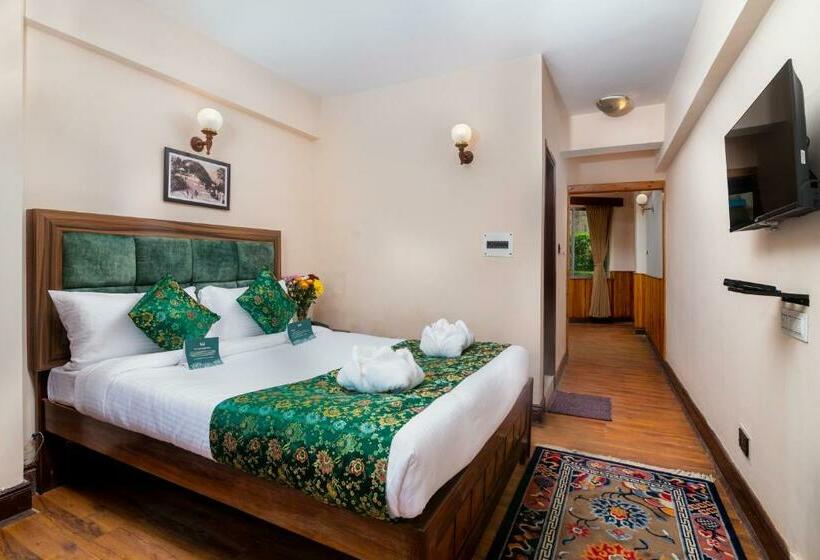 Отель Muscatel Roma 400 Mts From Mall Road