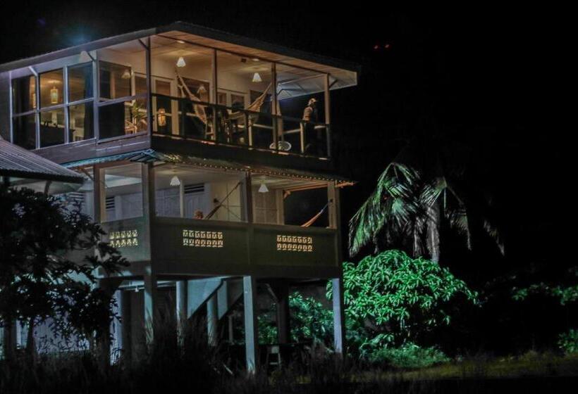 پانسیون Nias Surf Stay