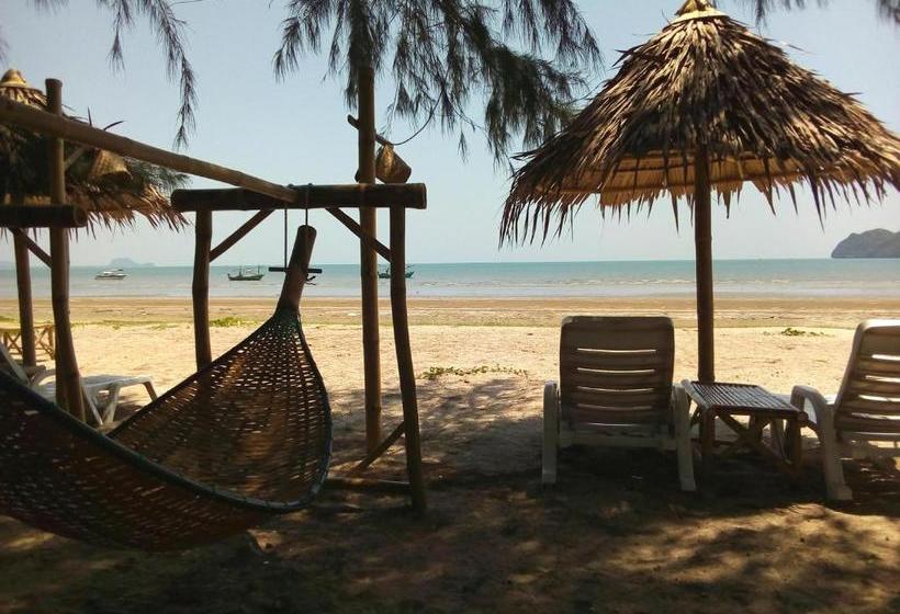 בית מלון כפרי Blue Beach Resort