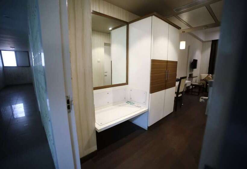 בית מלון כפרי The Byke Suraj Plaza Pure Veg, Thane