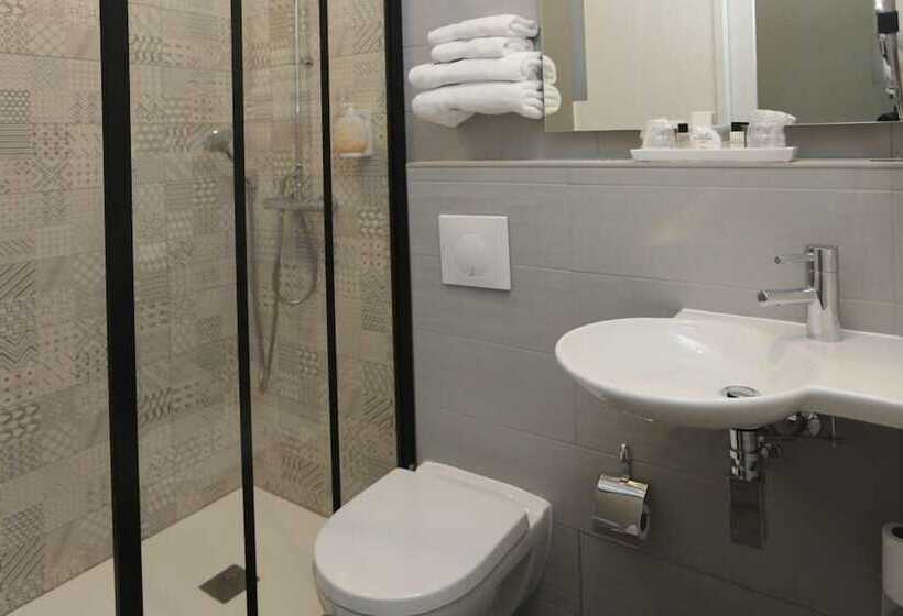 هتل Hôtel Duc De Padoue