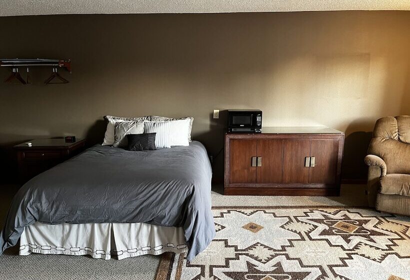 מוטל Furnas County Lodging