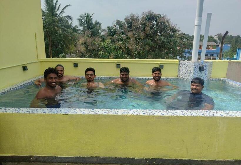 پانسیون Eagle Nest Residency