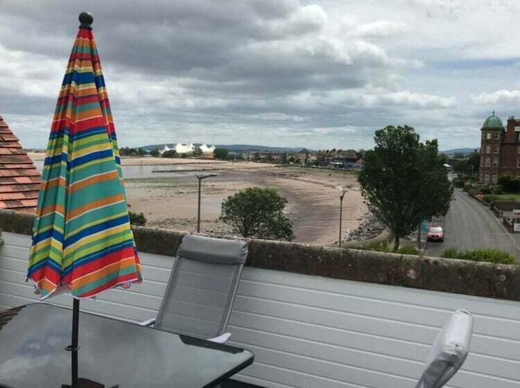 ベッドアンドブレックファースト Beachside Suites