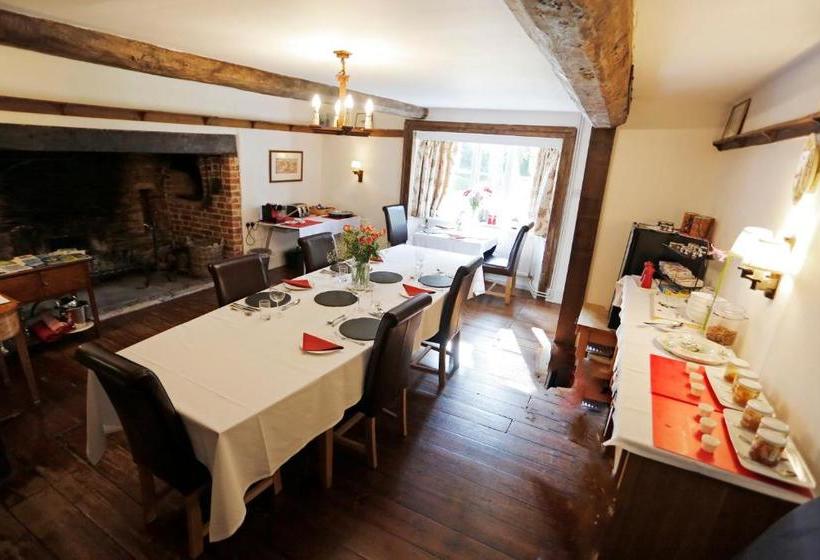 تختخواب و صبحانه Langaller Manor House