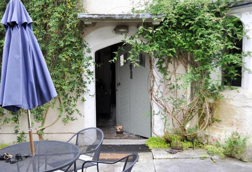 مبيت وإفطار Longbridge House