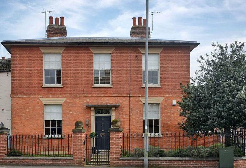 مبيت وإفطار The Hollies